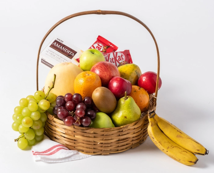 Cesta de Chocolate de Frutas e Flores